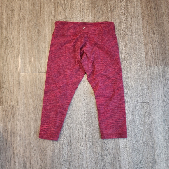 LULULEMON Womens Small Wunder Under Cropped Leggings Berry - Picture 2 of 3